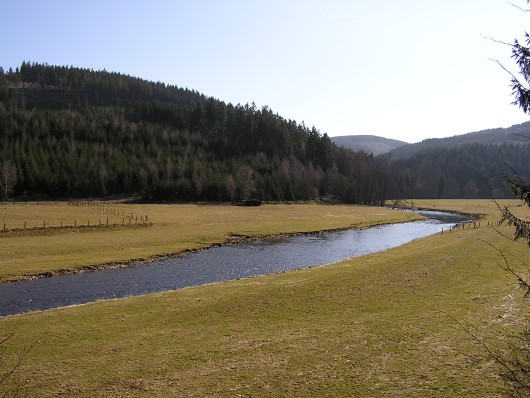 Am Flusslauf der Eder ging es zurück zum Ausgangspunkt.