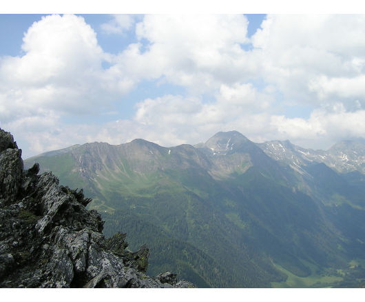 Blick in südwestliche Richtung. In der Bildmitte das Böseck in der Goldberggruppe