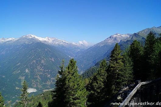 Blick vom Faschauner Törl in das hintere Maltatal. Links die Hochalmspitze,