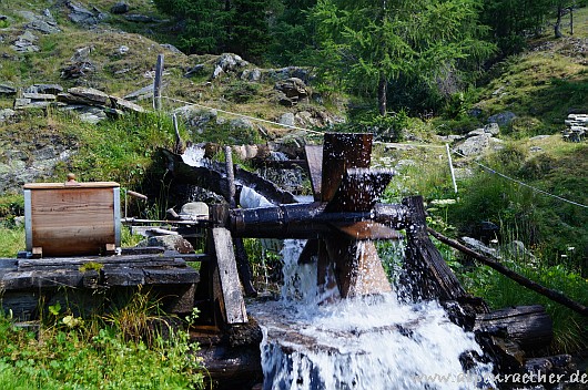 Wasserrad mit Butterfassantrieb