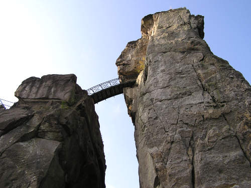 Brücke zwischen den Externsteinen