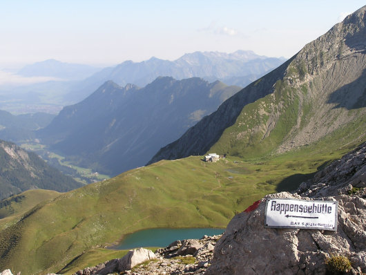 Aus der Scharte der Blick zur Rappenseehütte.