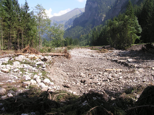 Im Bereich der Schwarzen Hütte ging es durch die Gesteinsmassen der Murenabgänge.