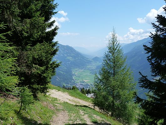 Gerade waren die Stanerhäuser Passiert. Ein Rückblick geht wieder in das untere Mölltal.