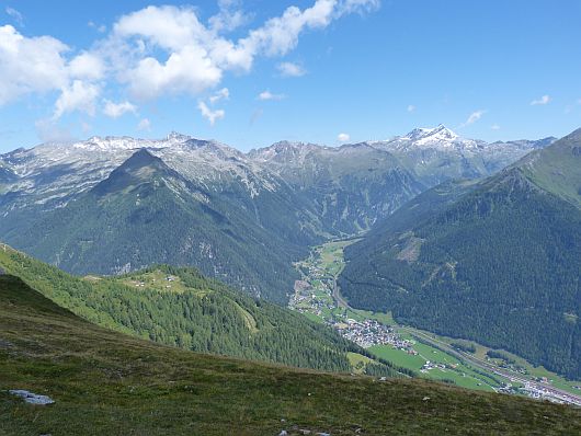 Man könnte noch so viele Bilder von hier oben einstellen. Es war einfach nur gigantisch. Mallnitz liegt etwa 1100 m unter uns.