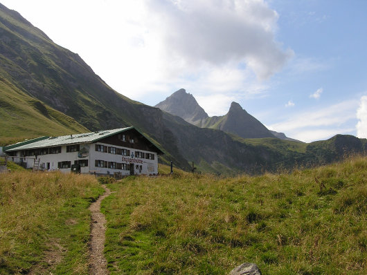 Enzianhütte mit Hochrappenkopf