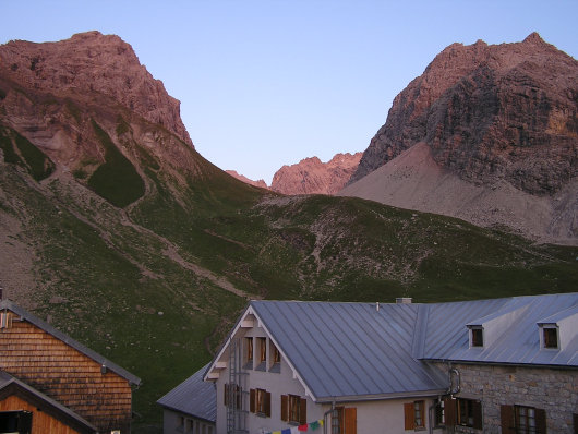 Alpenglühen am Hohen Licht und Rappenseehütte