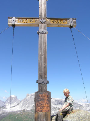 Das Gipfelkreuz wurde nach kurzer, leichter Kletterei erreicht.