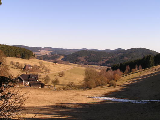 Blick durch das Mühlbachtal in das nördlich Wittgensteiner Land.