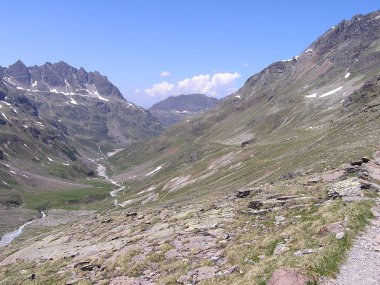 Unser Weg verlief immer am rechten Berghang entlang.