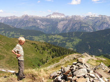 Blick vom Schwarsee ueber den Kristbergsattel zu den Lechtaler Alpen.